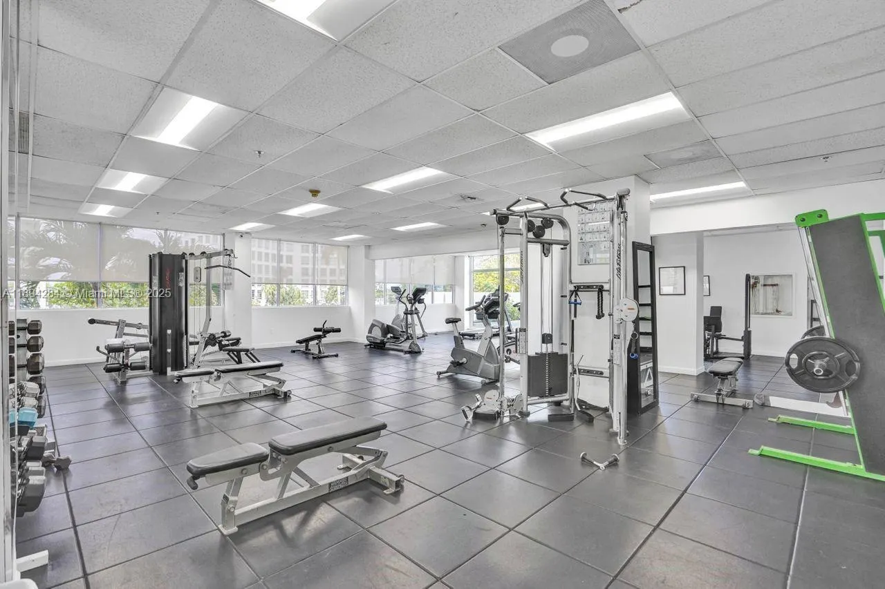 5601 Collins Ave, #504