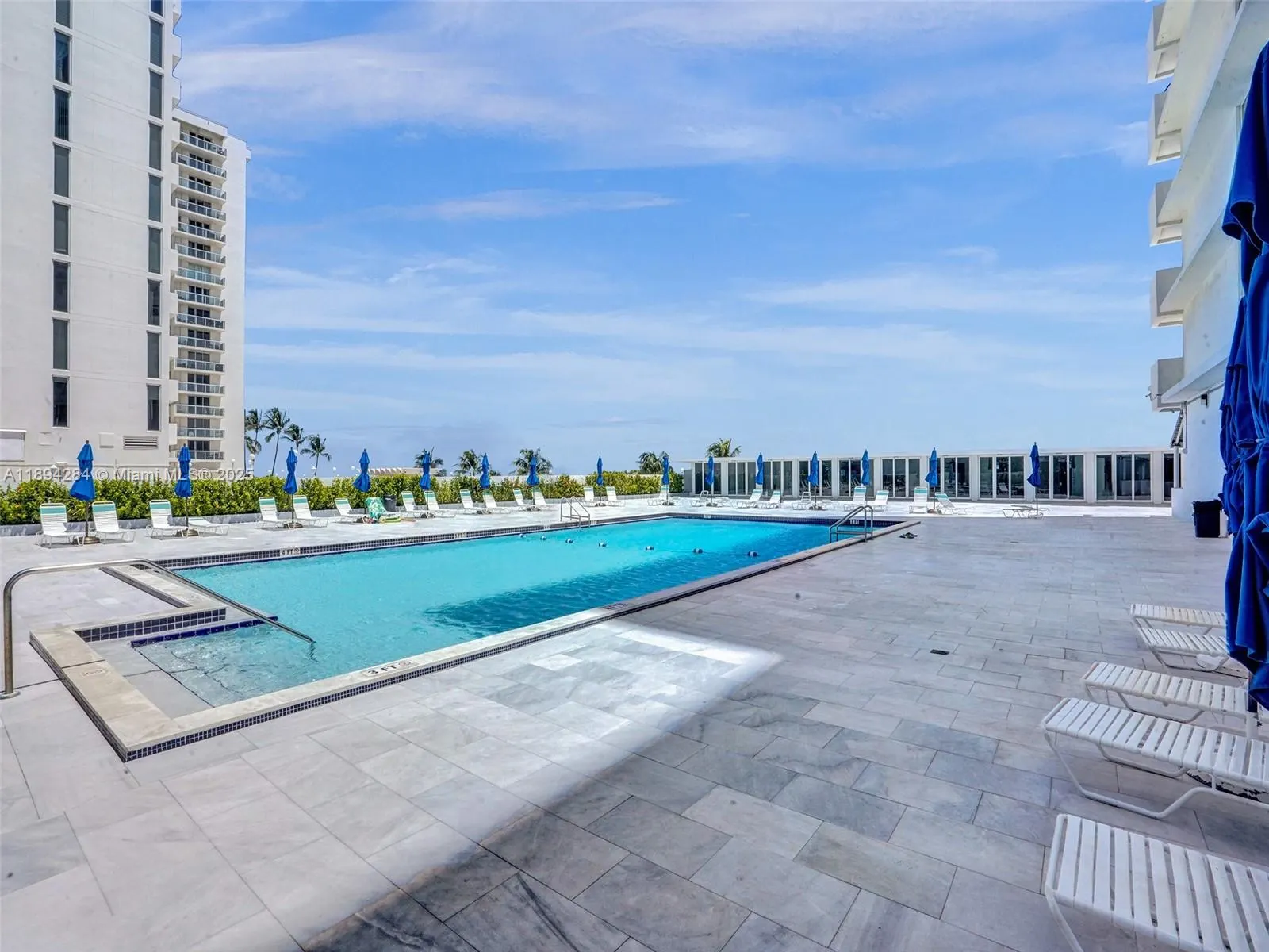 5601 Collins Ave, #504