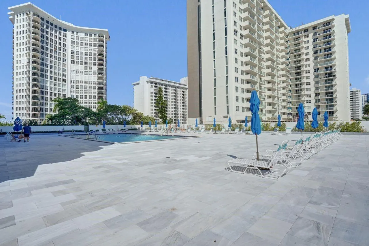 5601 Collins Ave, #504