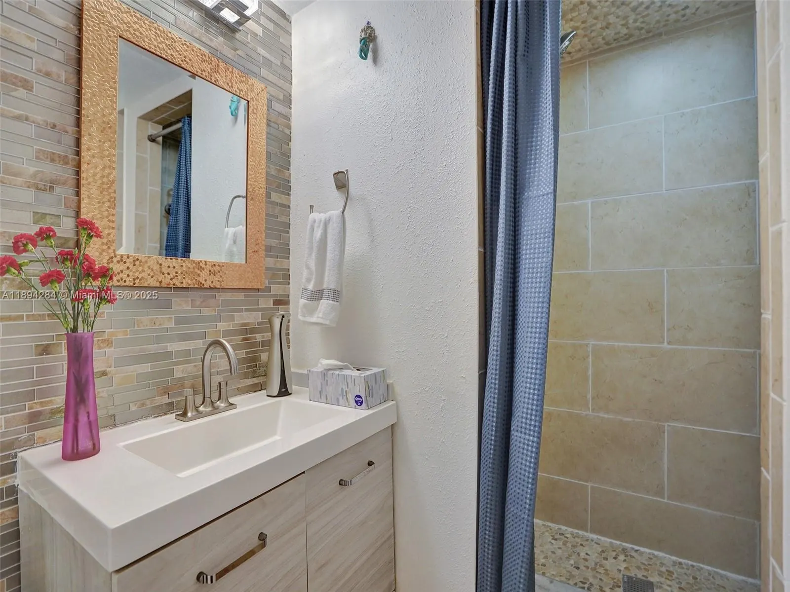5601 Collins Ave, #504