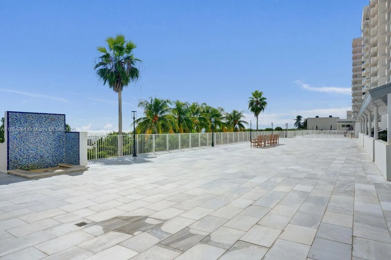 5601 Collins Ave, #504