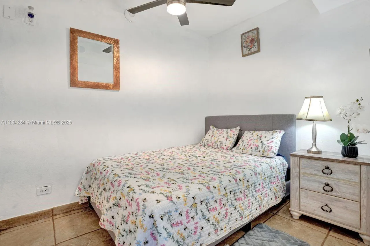 5601 Collins Ave, #504