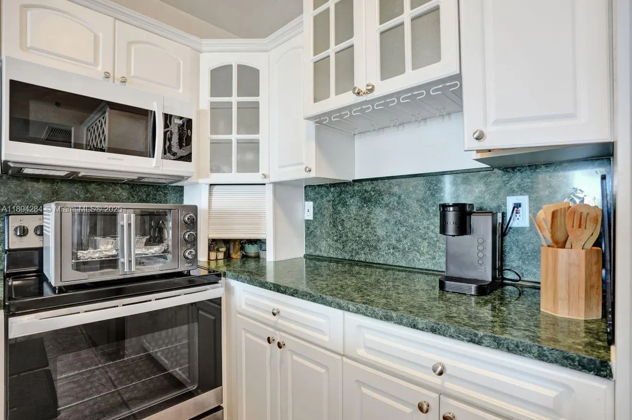 5601 Collins Ave, #504