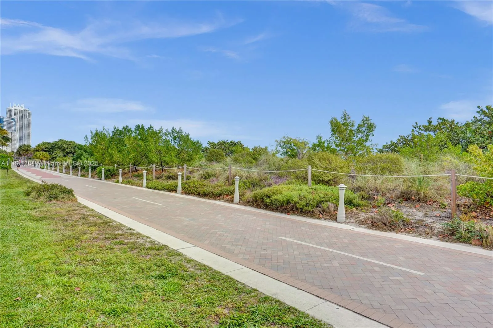 5601 Collins Ave, #504