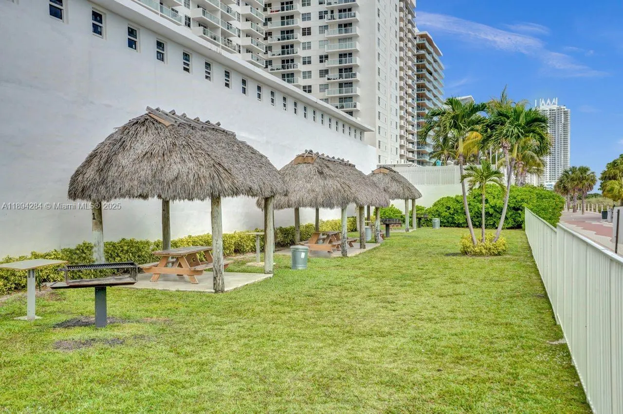 5601 Collins Ave, #504