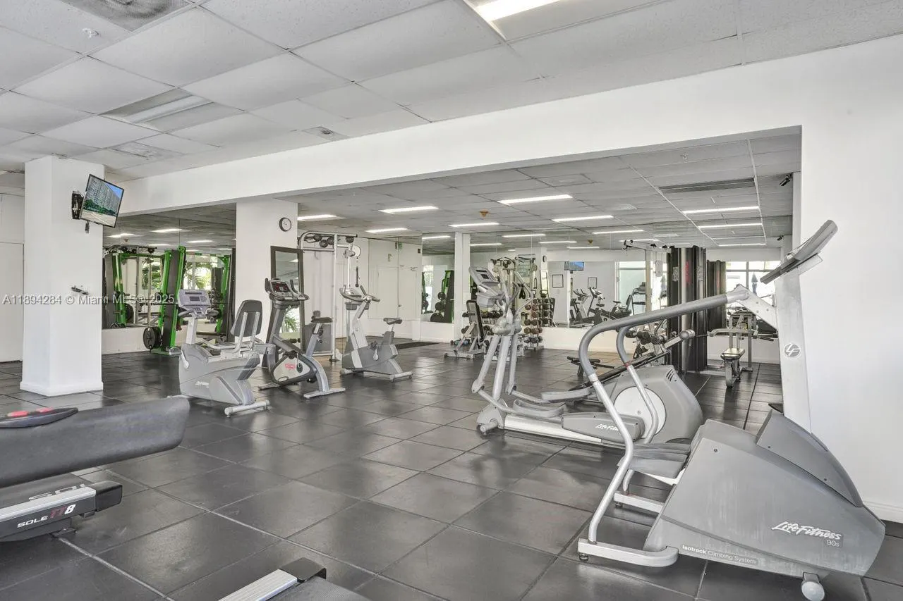 5601 Collins Ave, #504