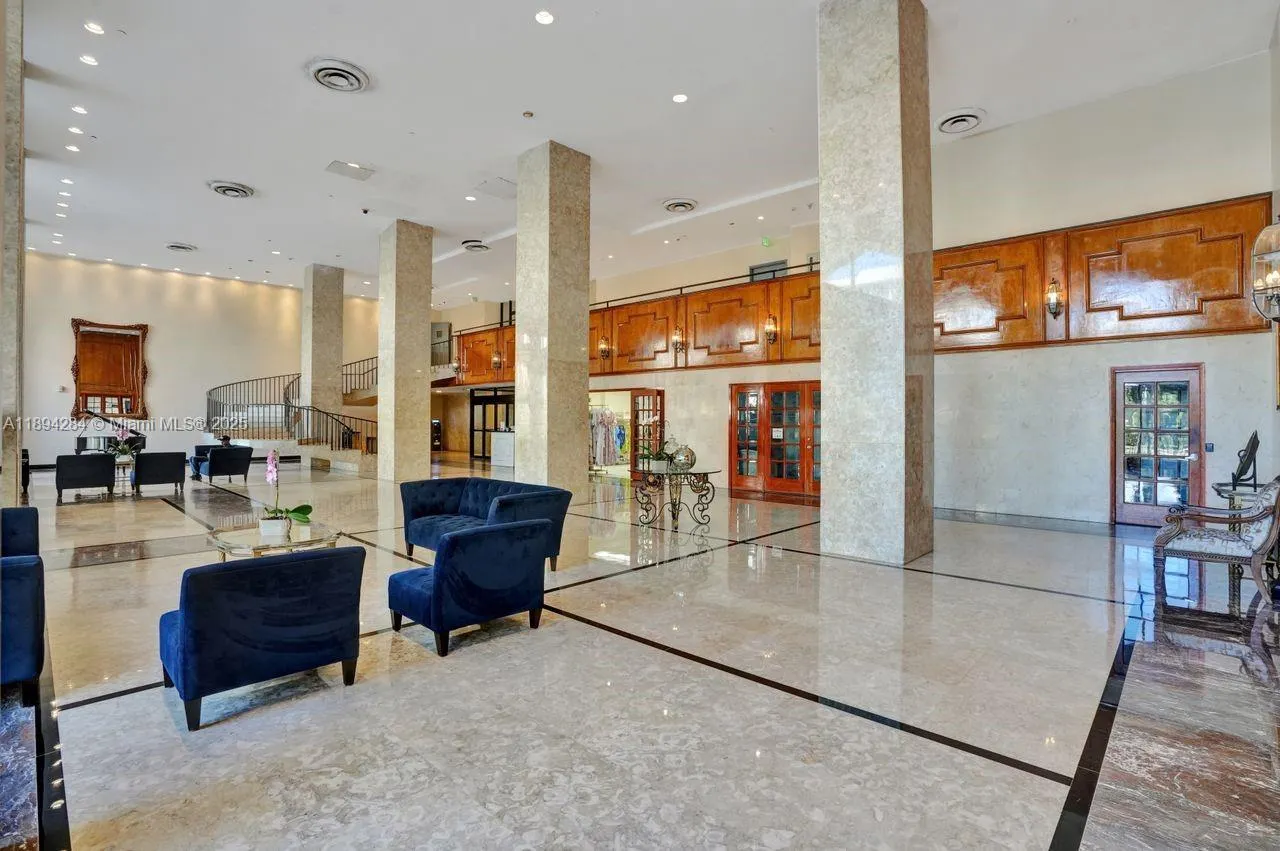 5601 Collins Ave, #504