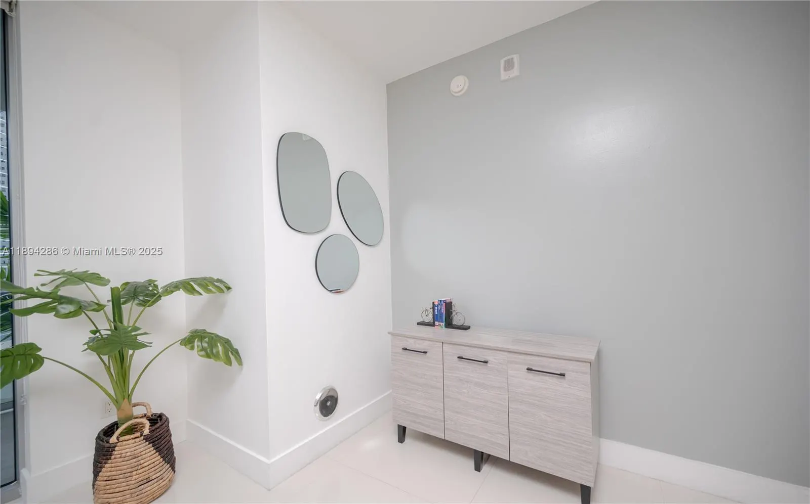 1300 Brickell Bay Dr, #1601