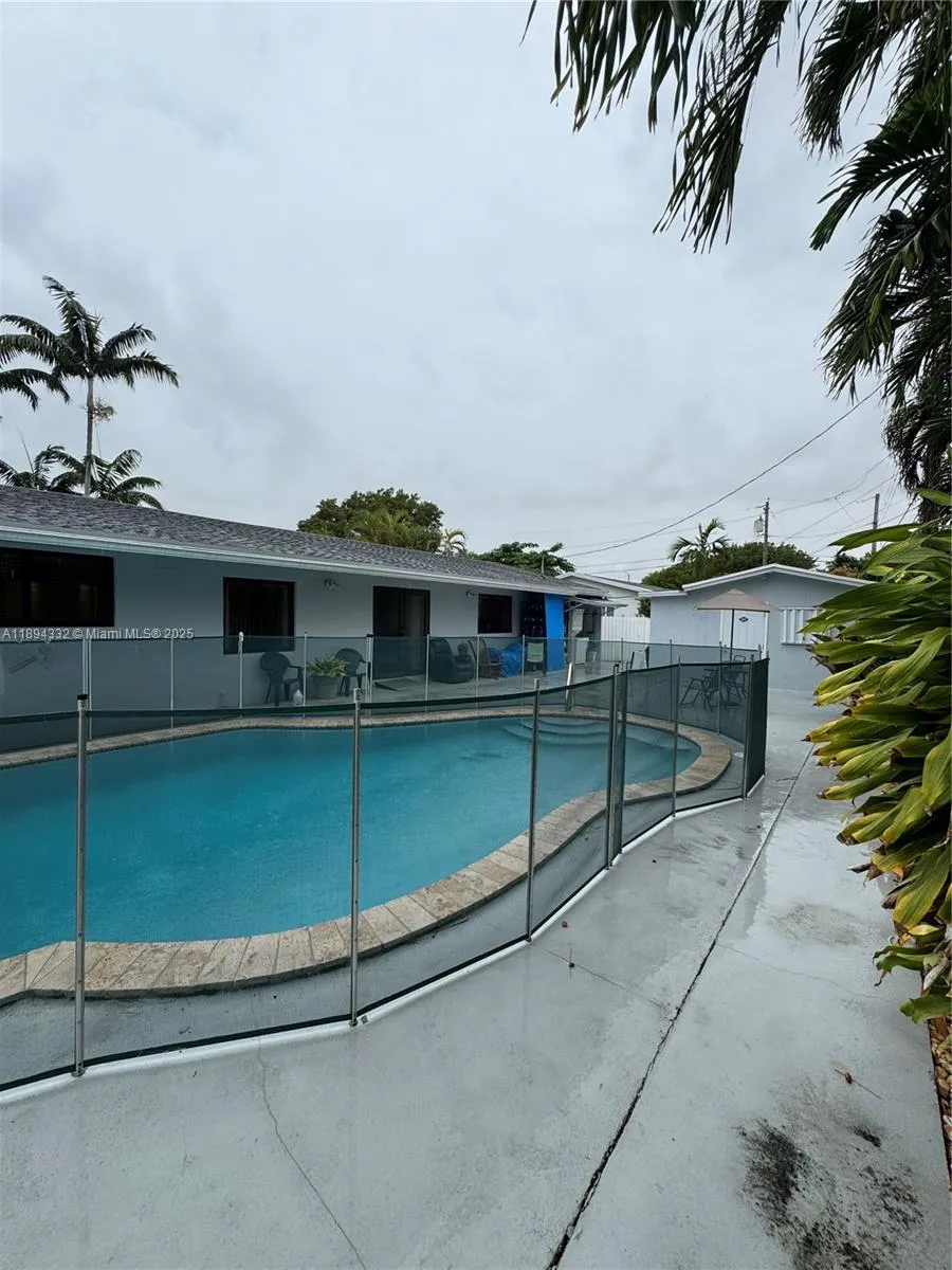 8275 SW 47th Ter