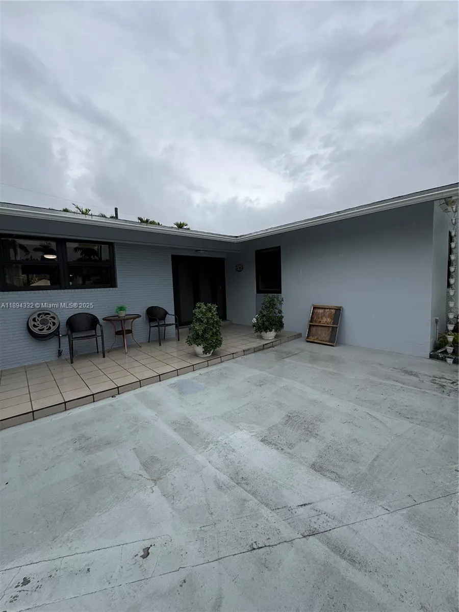 8275 SW 47th Ter