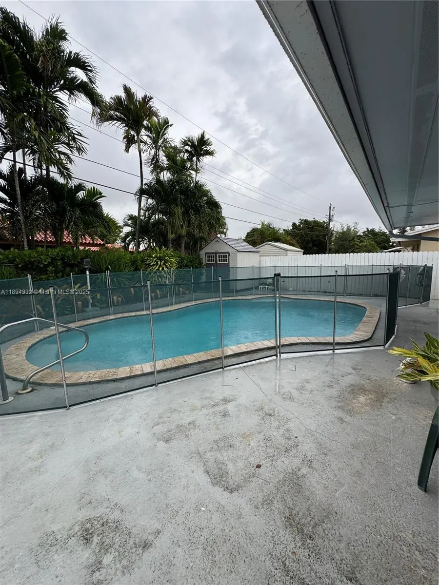 8275 SW 47th Ter