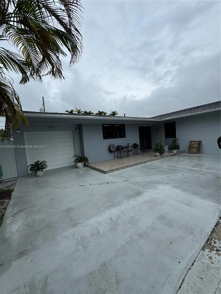8275 SW 47th Ter