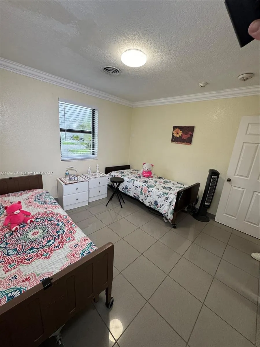 8275 SW 47th Ter