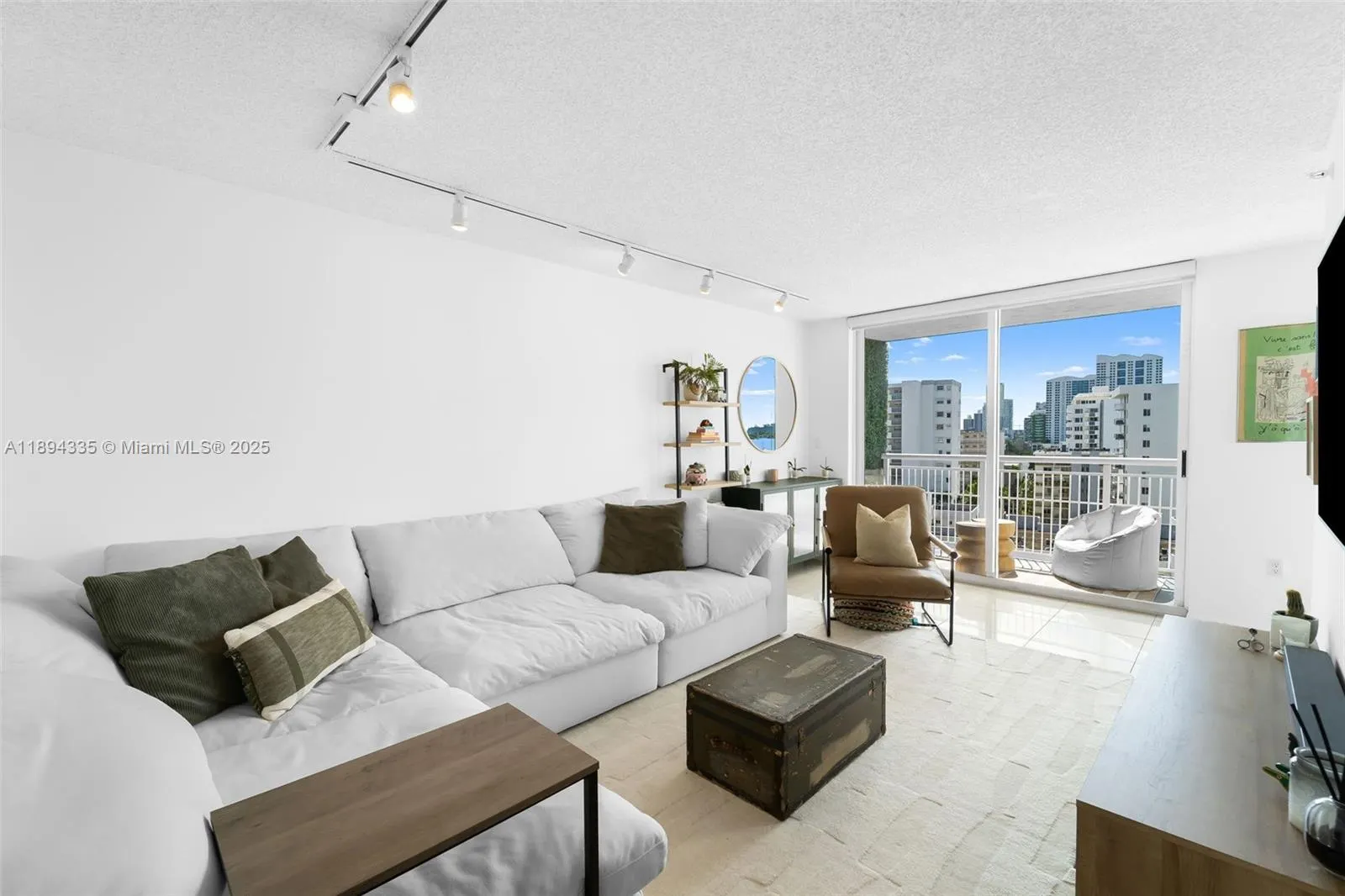 1688 West Ave, #1004