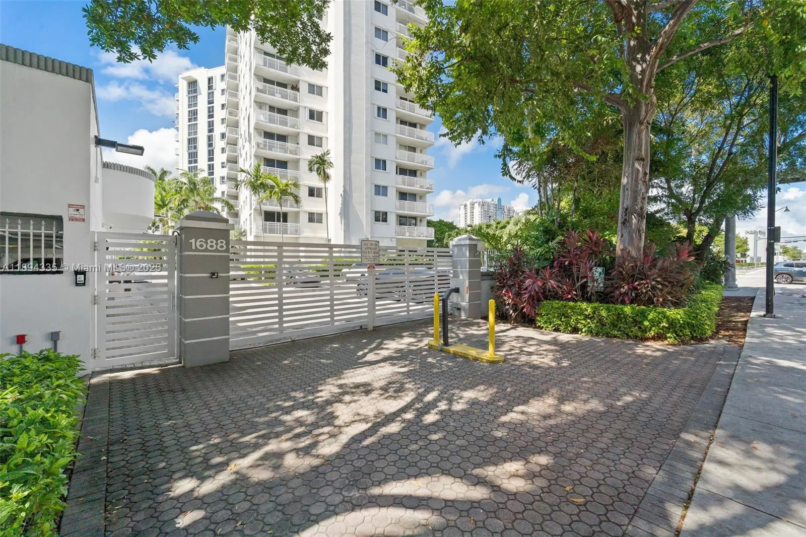 1688 West Ave, #1004