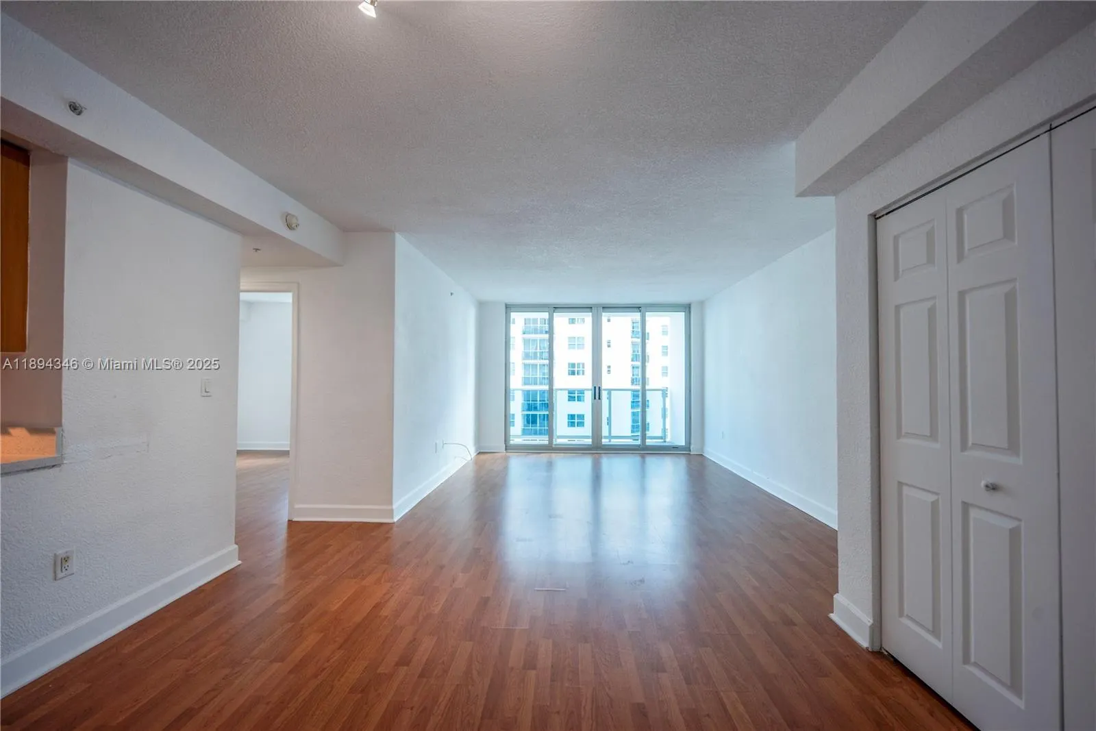 7501 E Treasure Dr, #6A