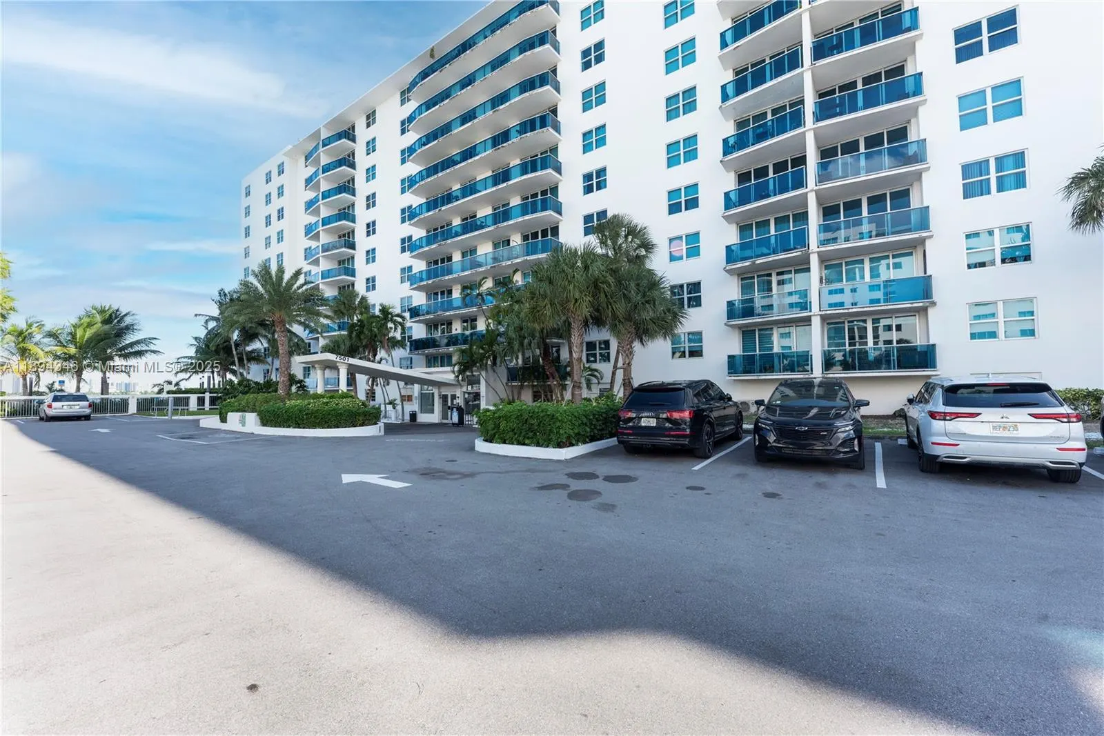 7501 E Treasure Dr, #6A