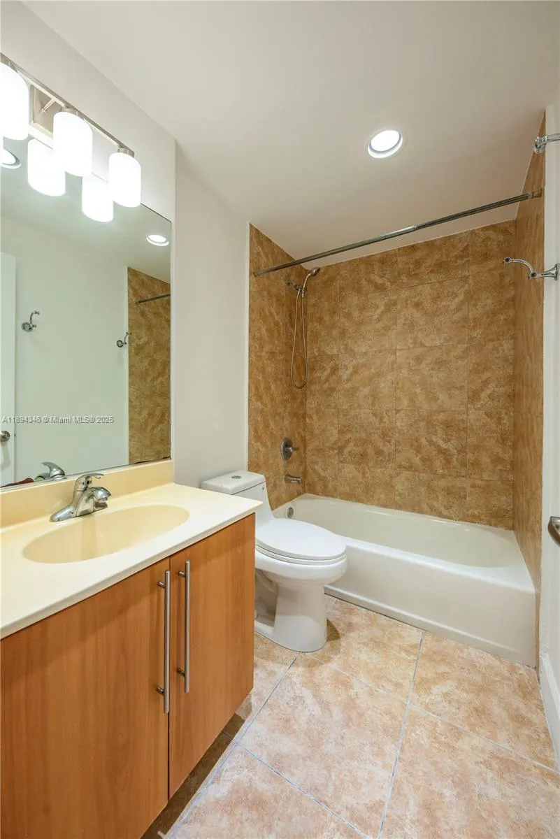 7501 E Treasure Dr, #6A
