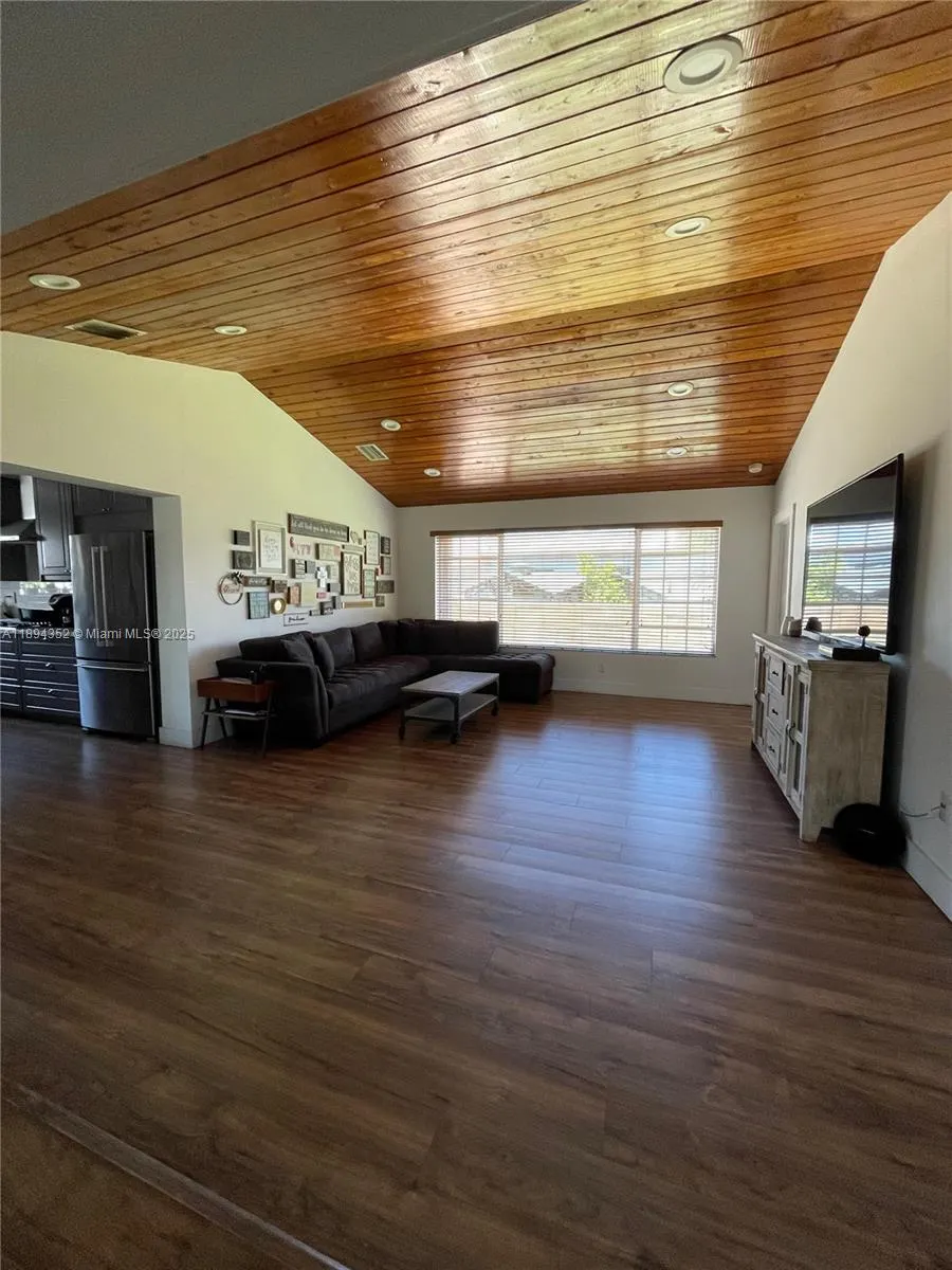 8301 SW 27th Ter