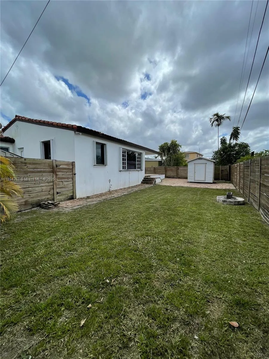 8301 SW 27th Ter