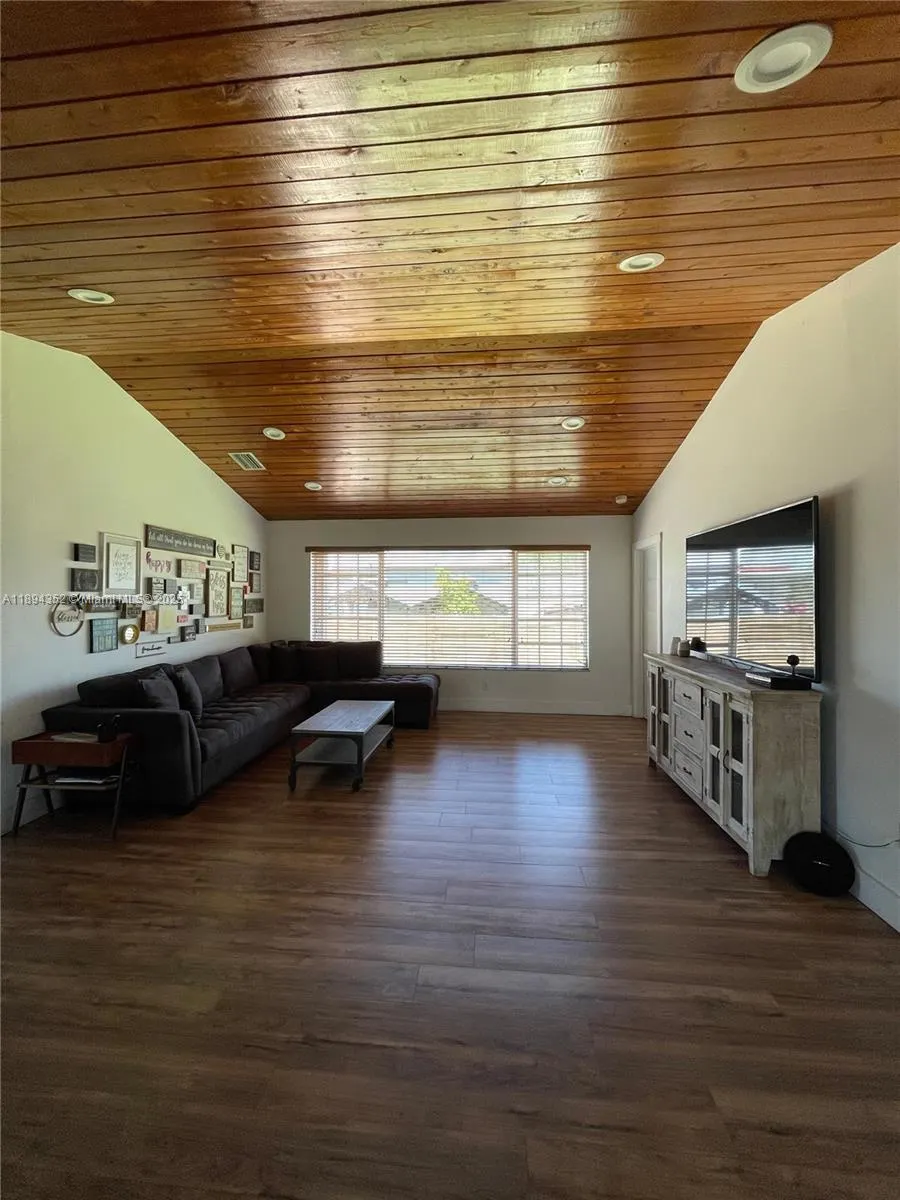 8301 SW 27th Ter