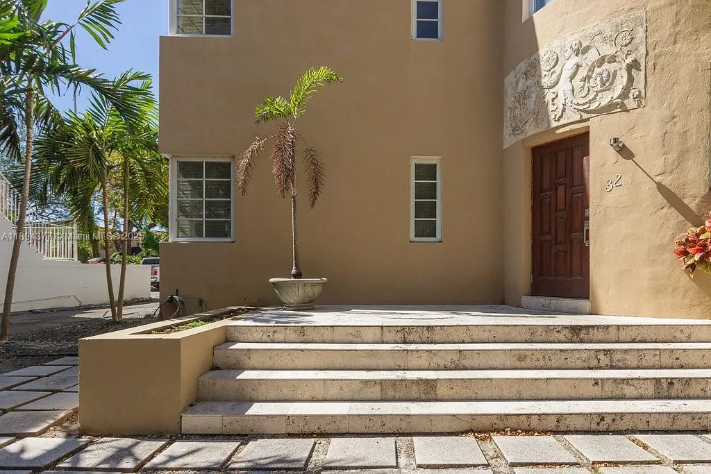 32 Calabria Ave, #2