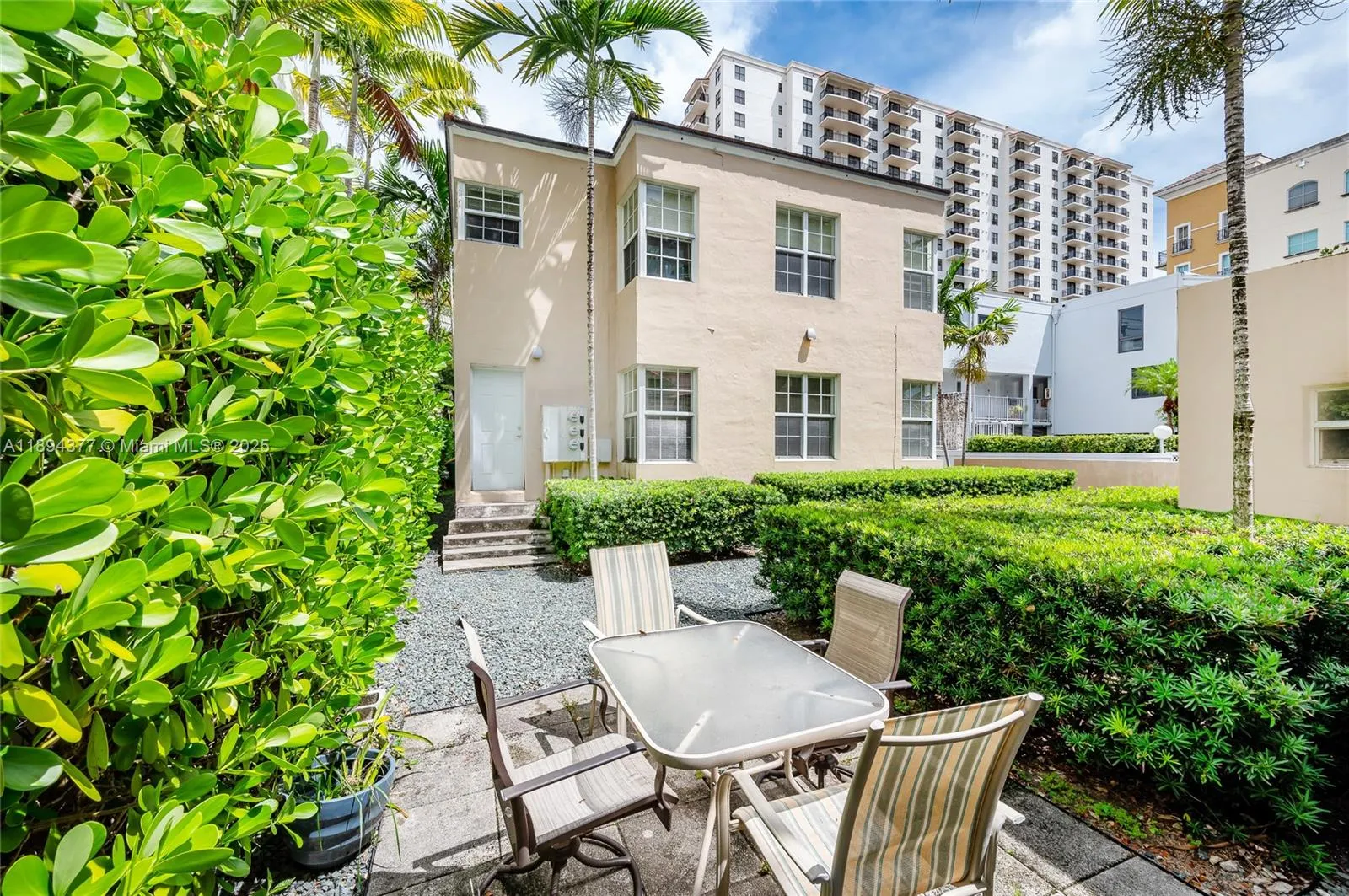 32 Calabria Ave, #2