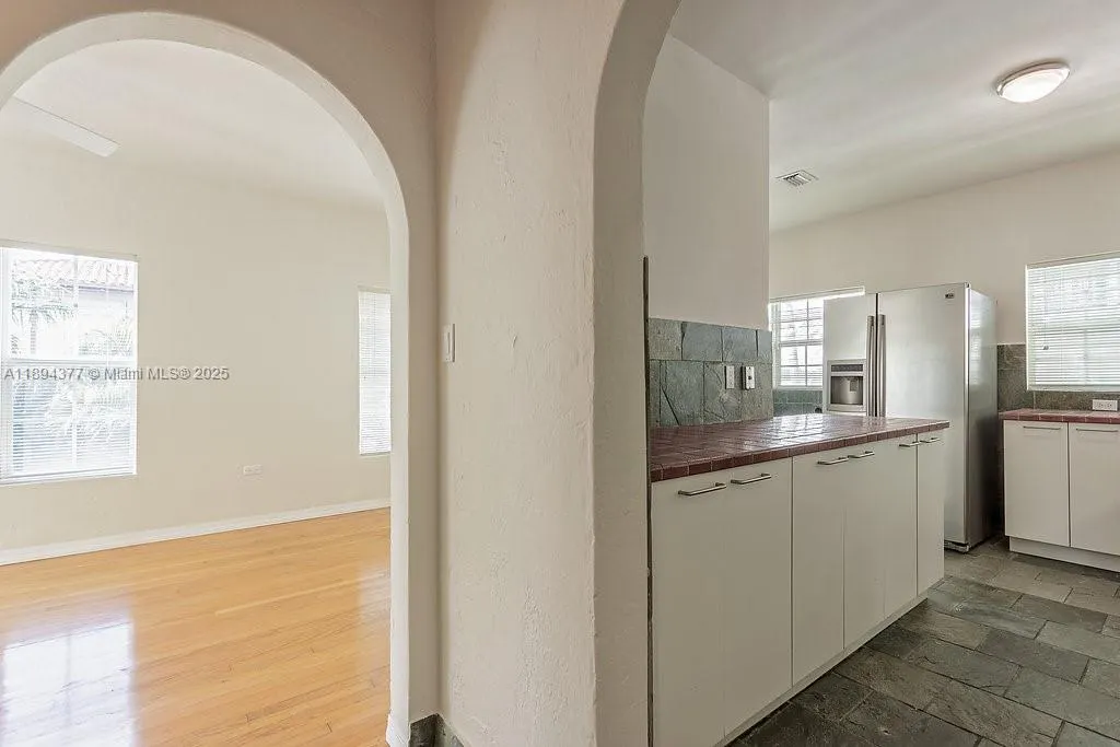 32 Calabria Ave, #2