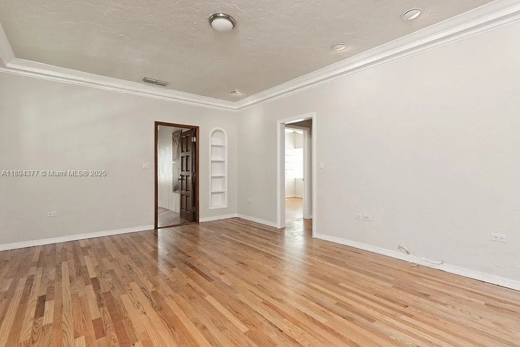 32 Calabria Ave, #2