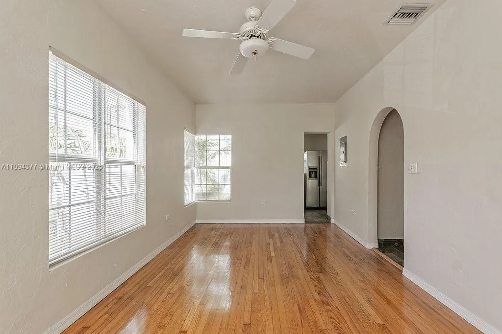 32 Calabria Ave, #2