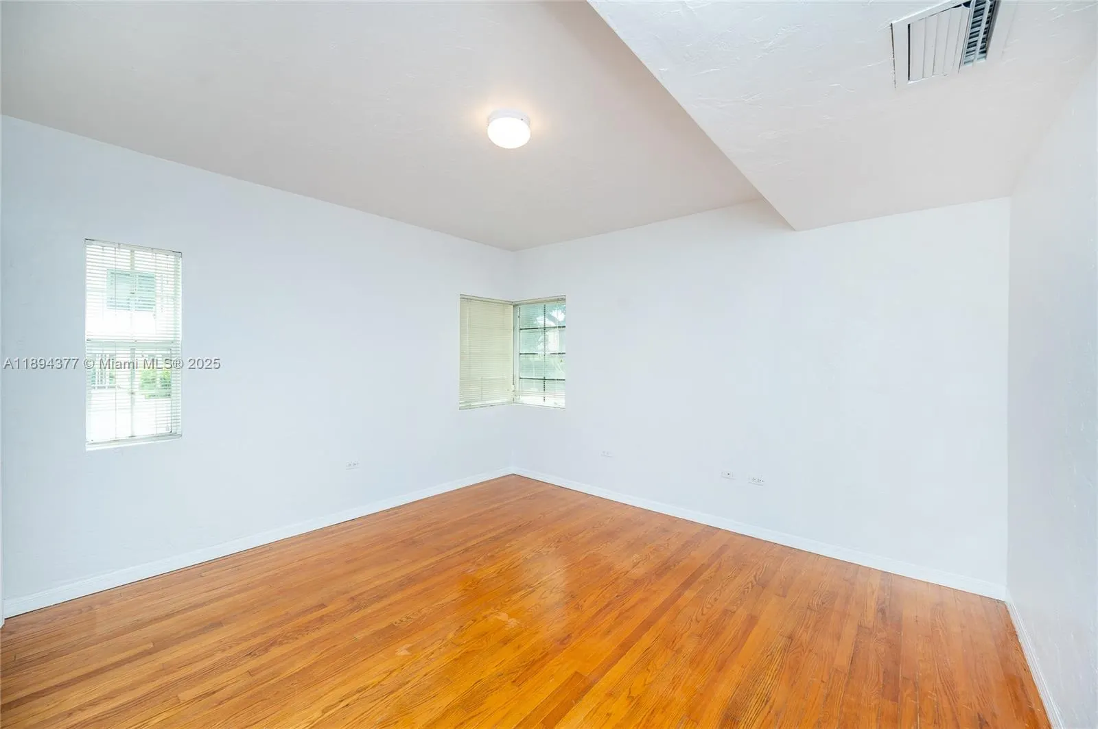 32 Calabria Ave, #2