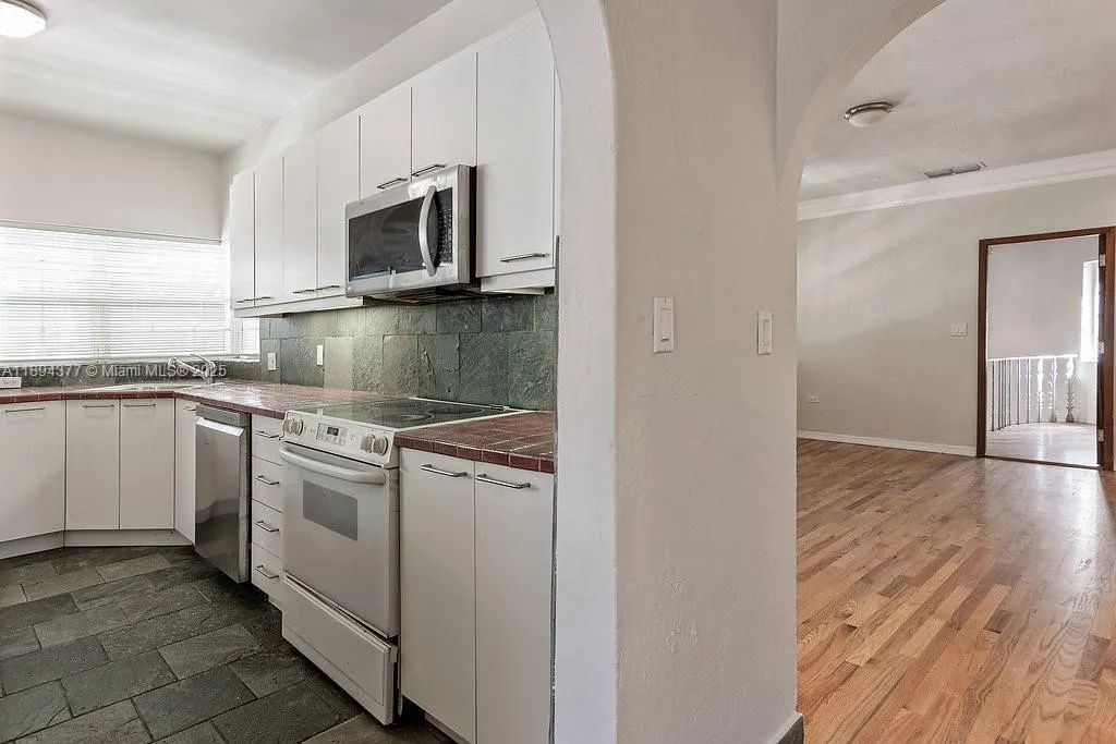 32 Calabria Ave, #2