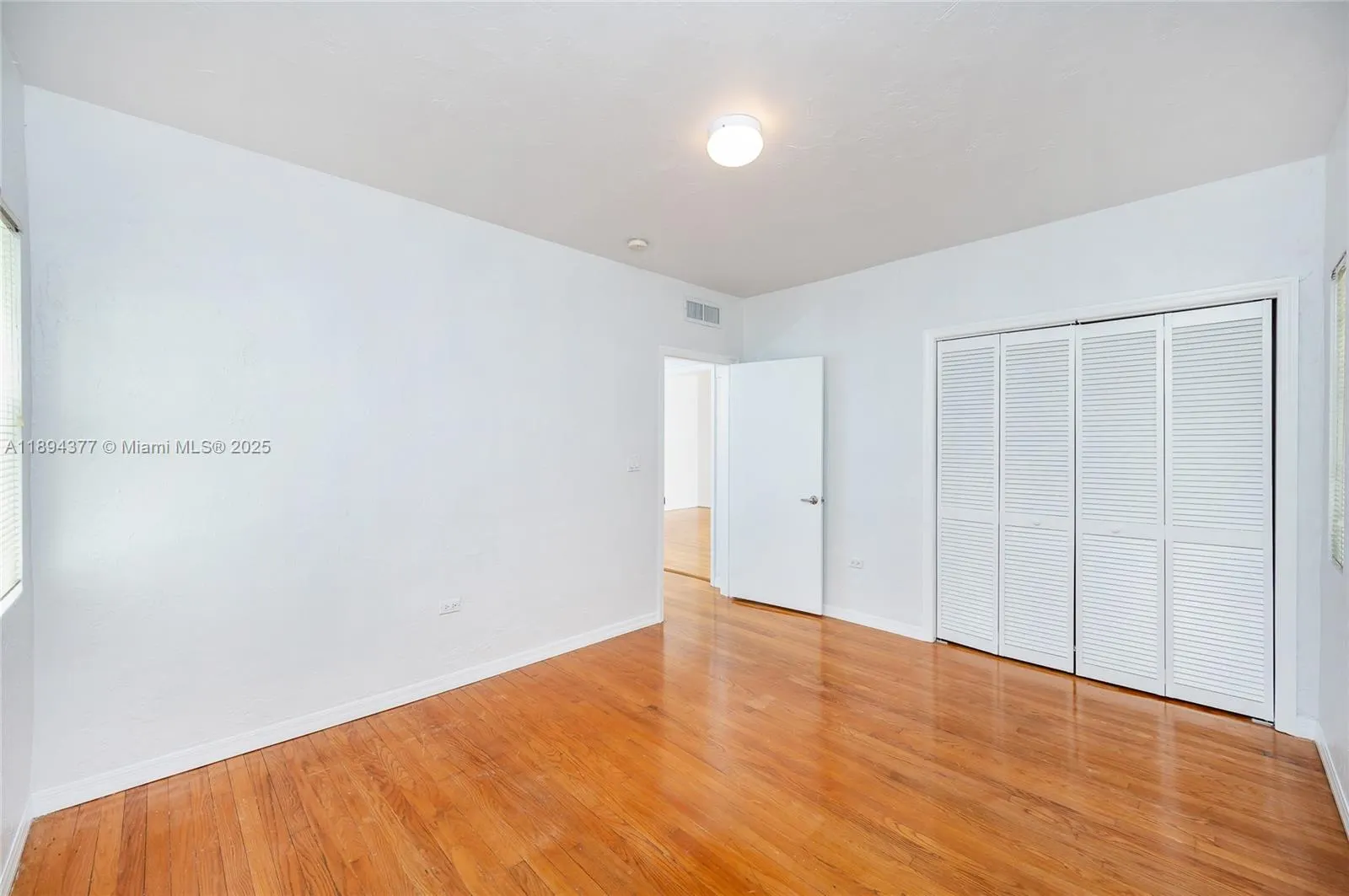 32 Calabria Ave, #2