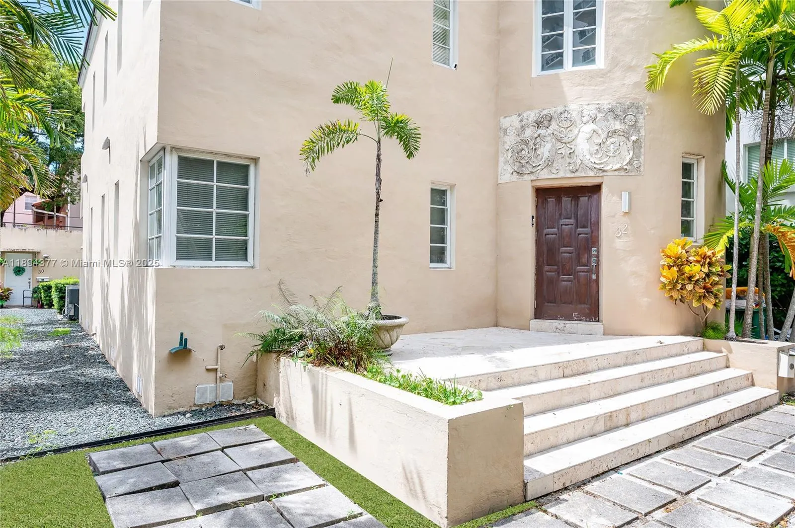 32 Calabria Ave, #2