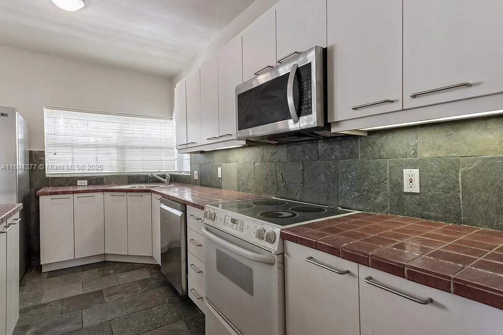 32 Calabria Ave, #2