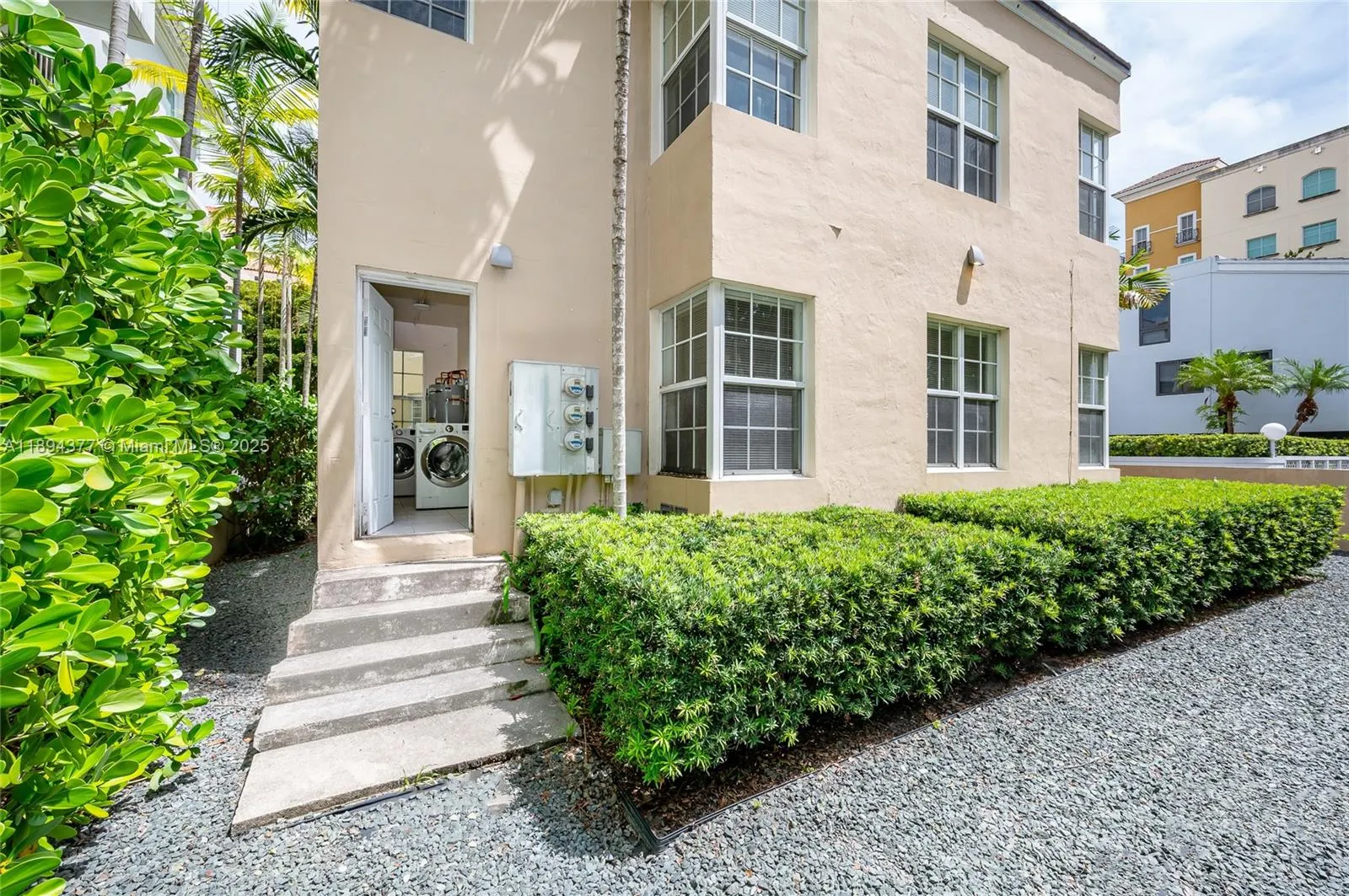 32 Calabria Ave, #2