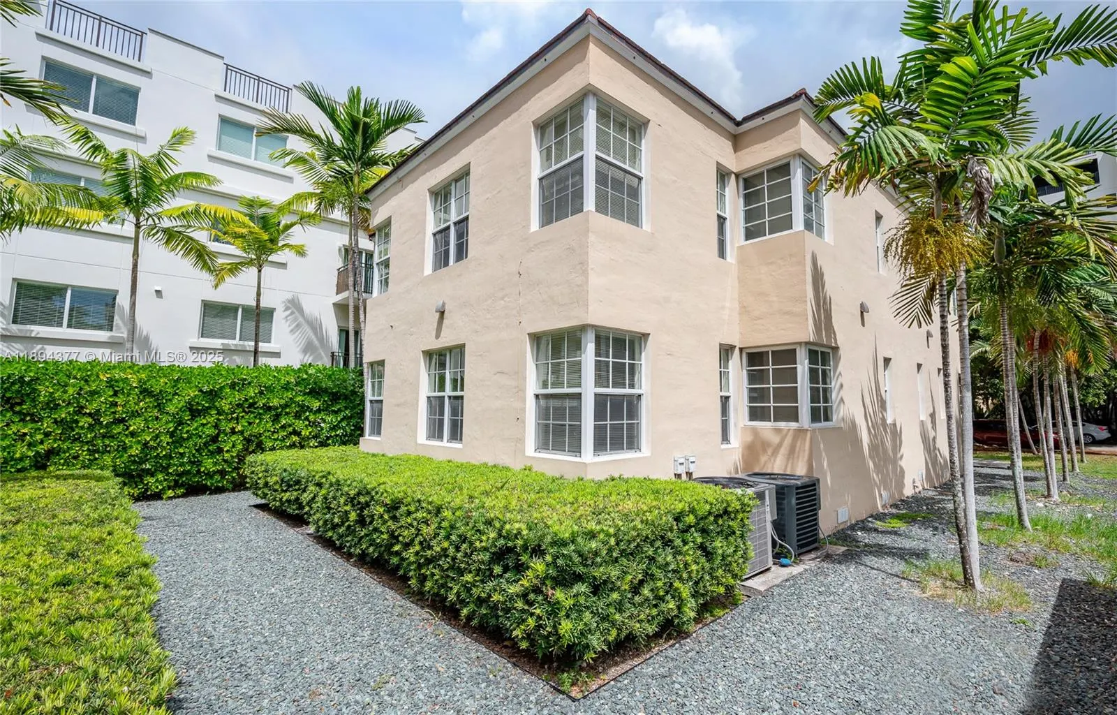 32 Calabria Ave, #2