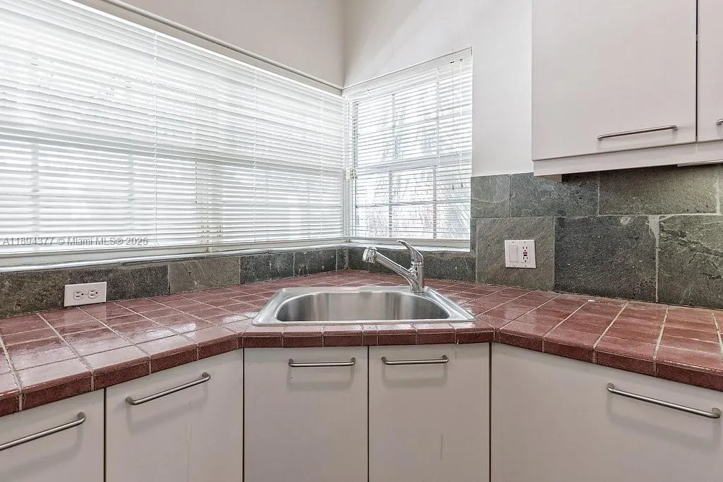 32 Calabria Ave, #2
