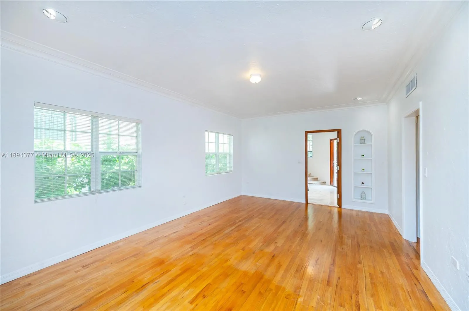 32 Calabria Ave, #2