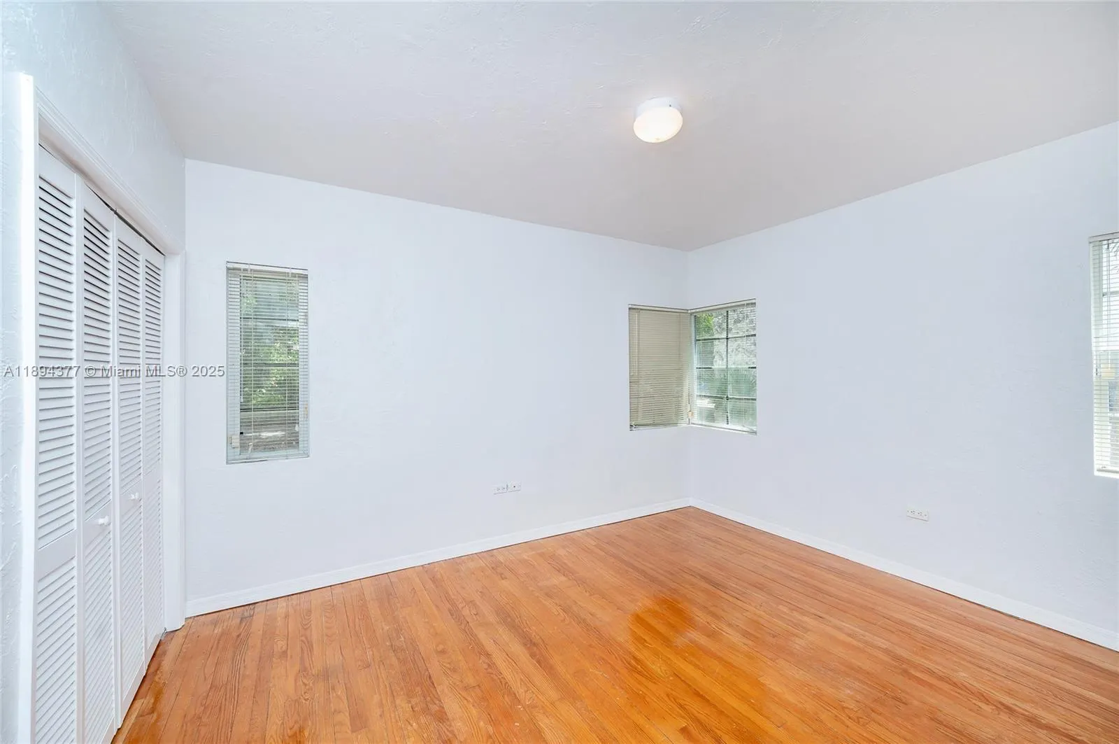 32 Calabria Ave, #2