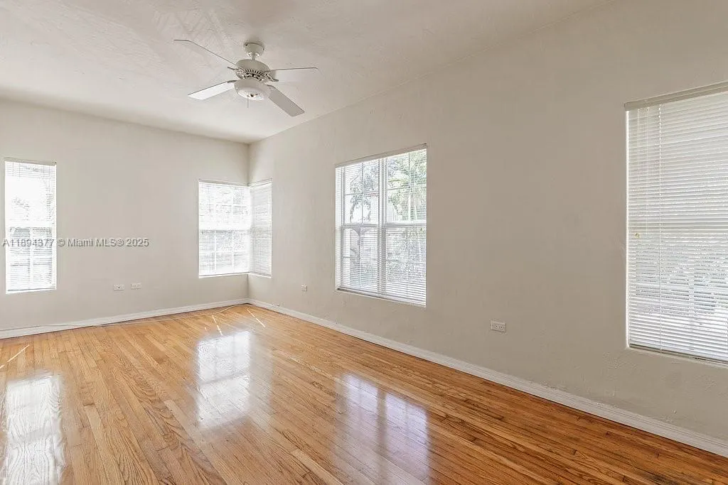 32 Calabria Ave, #2