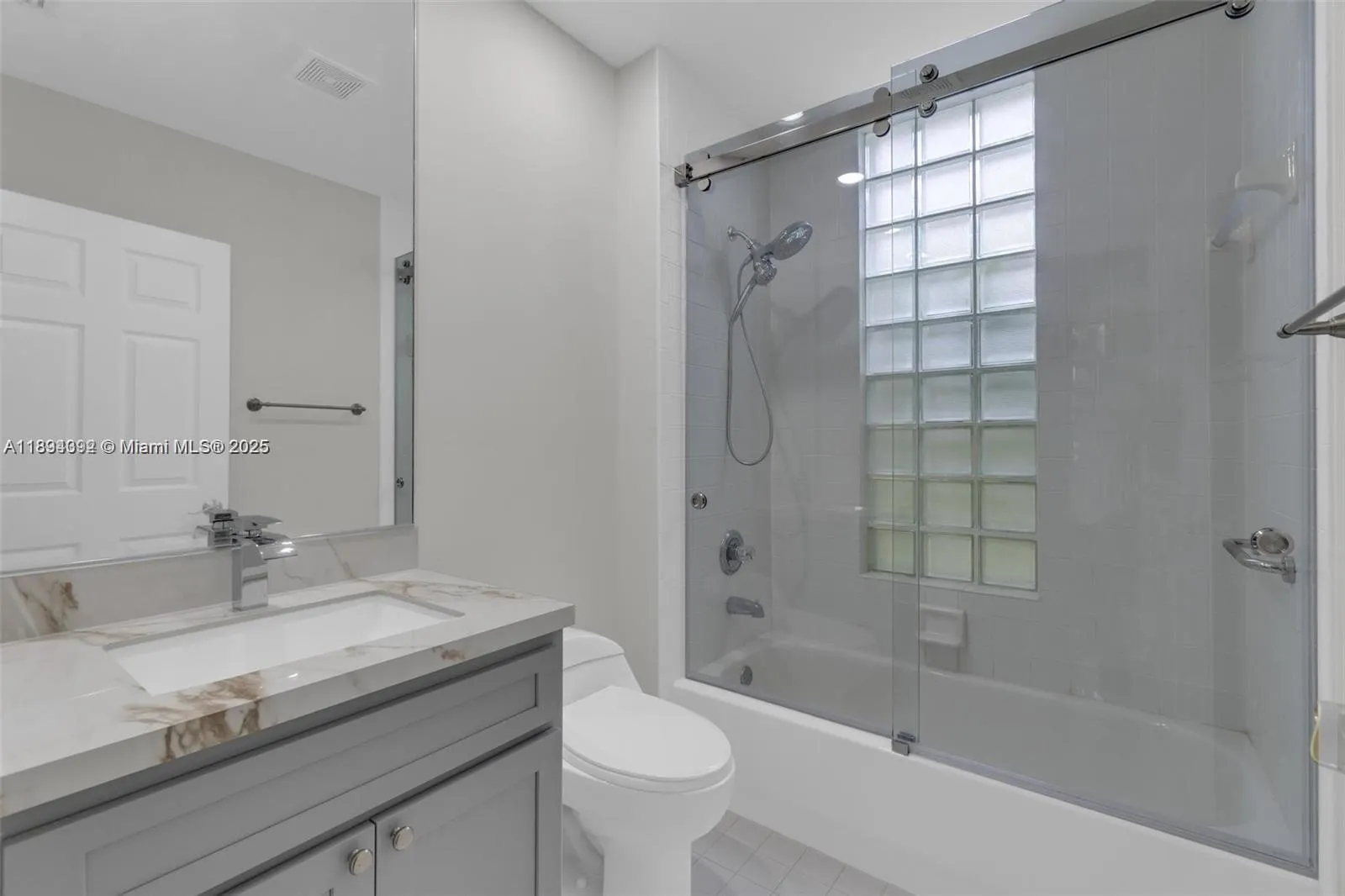 2553 Bay Pointe