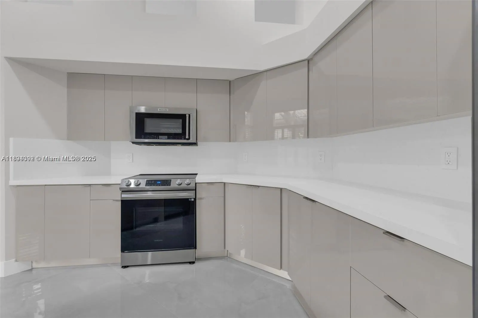 2553 Bay Pointe