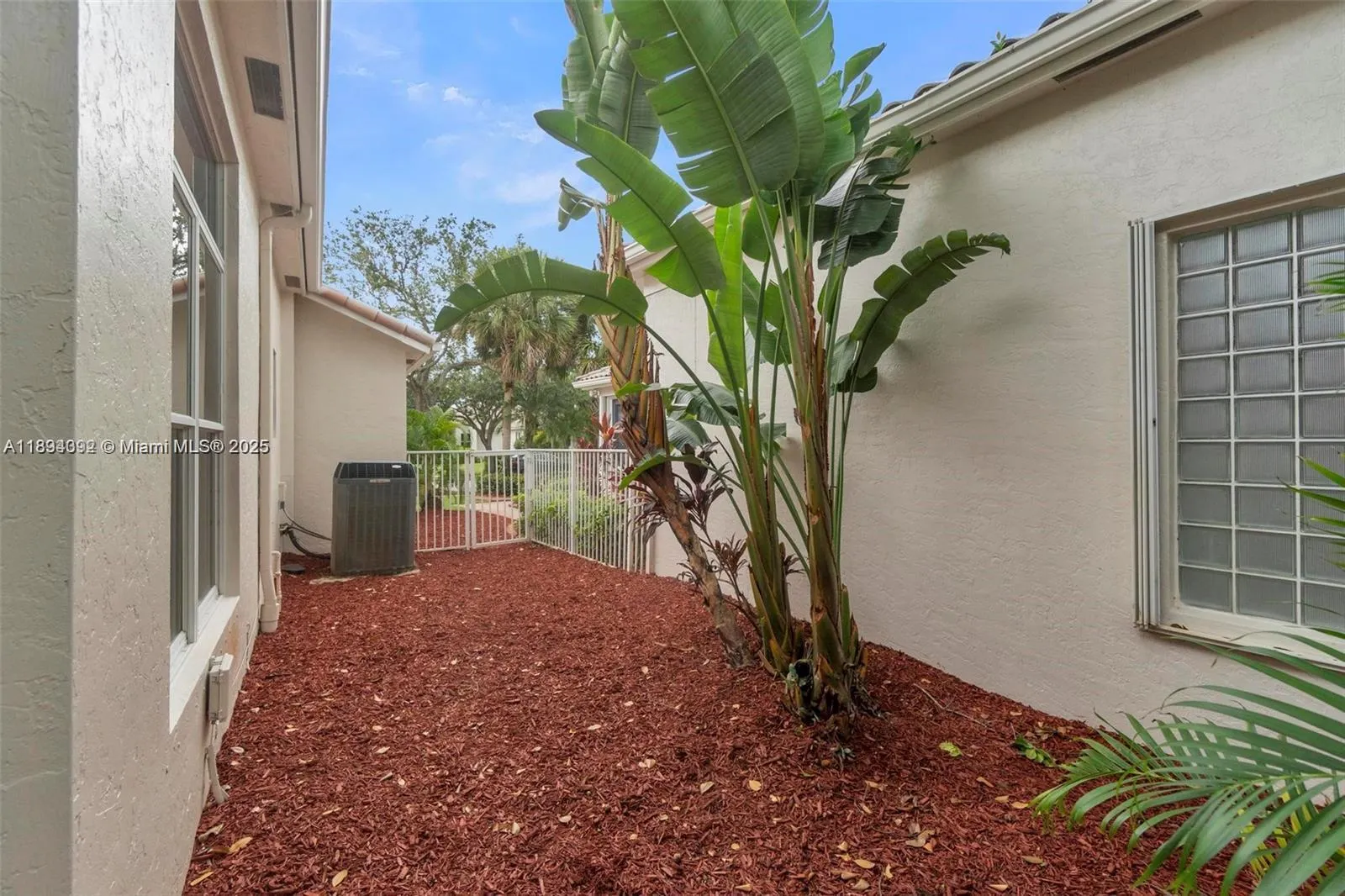 2553 Bay Pointe