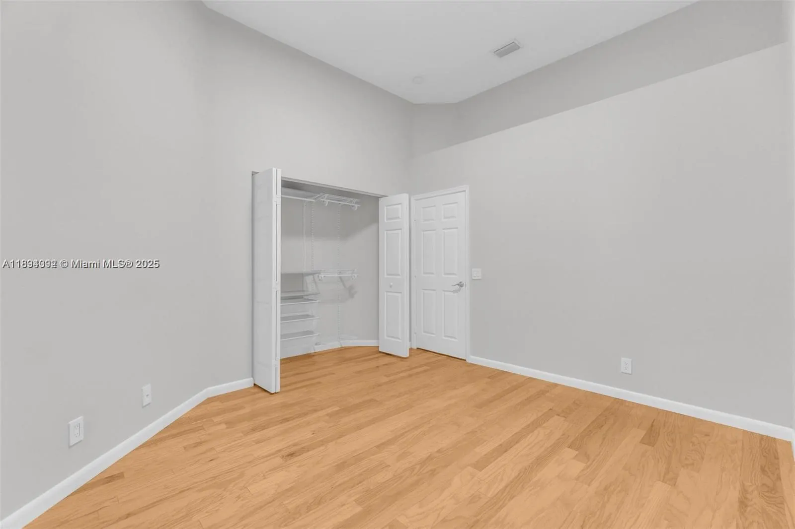 2553 Bay Pointe