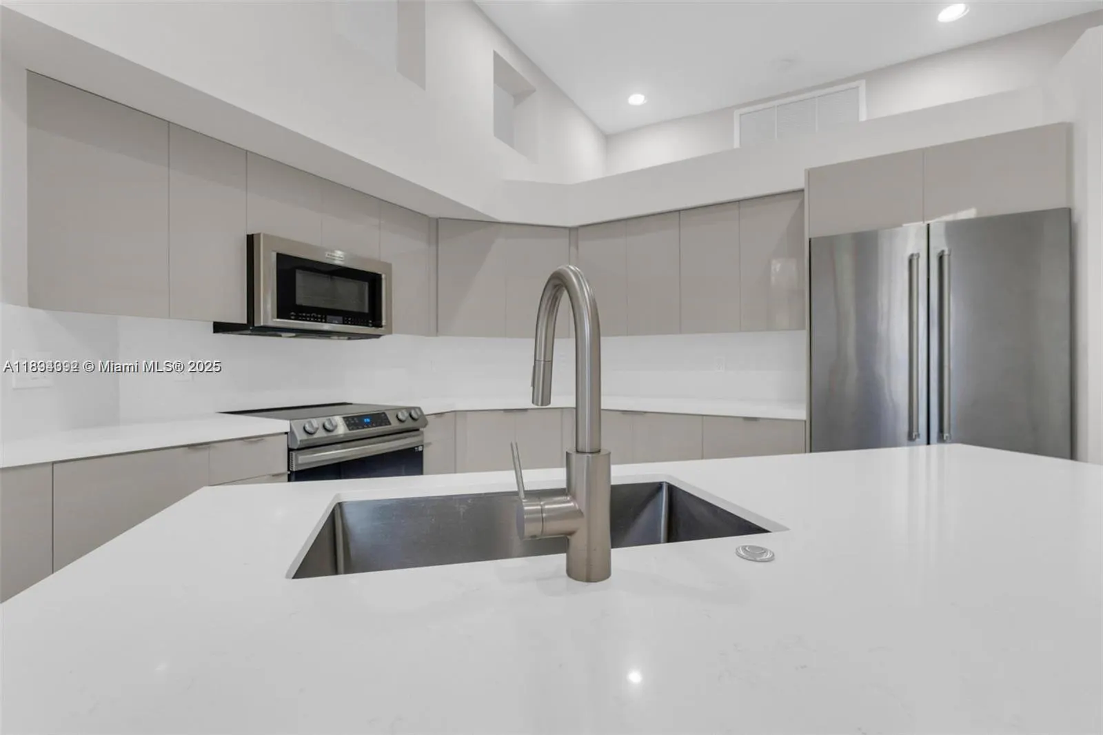 2553 Bay Pointe