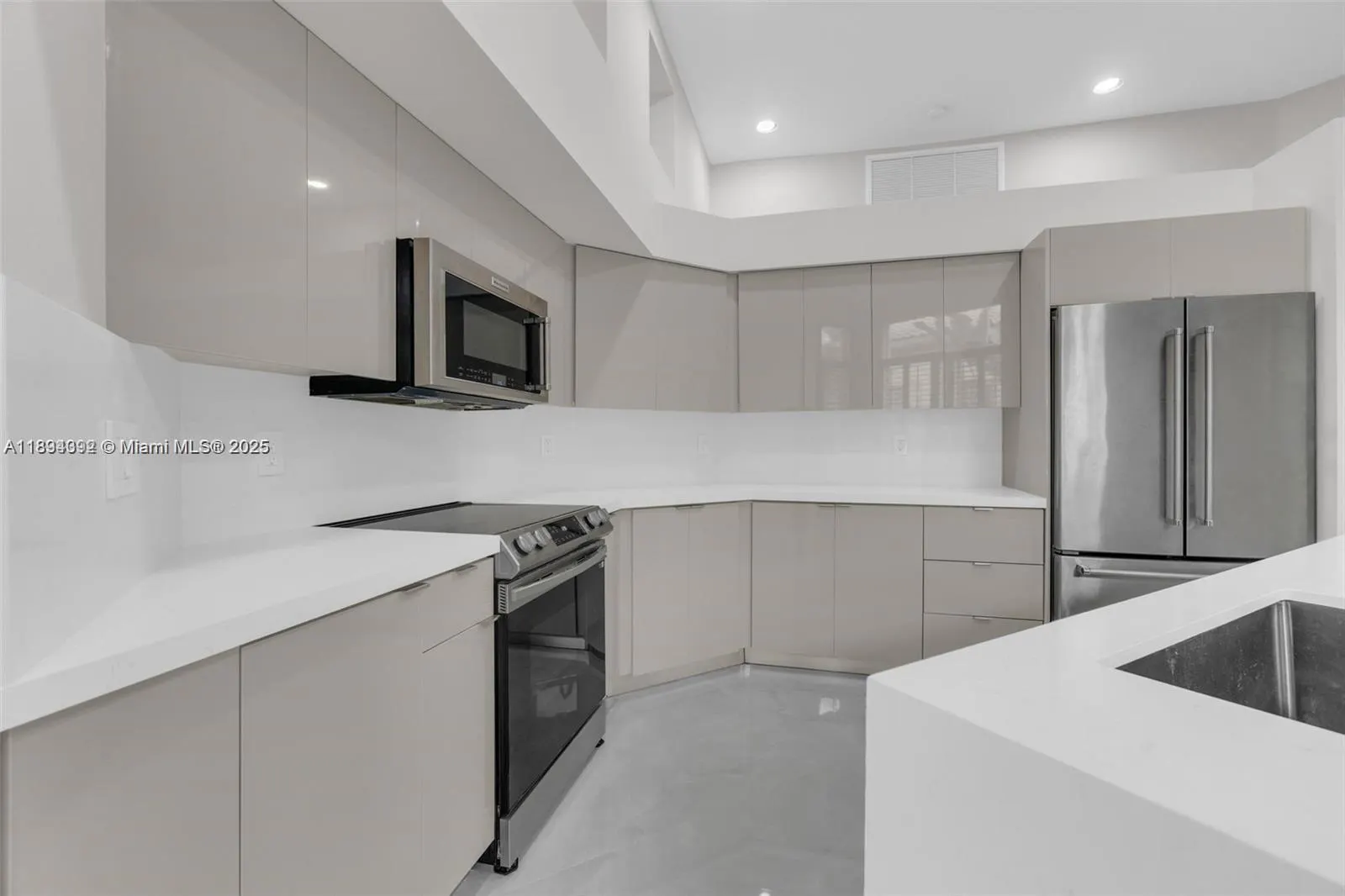 2553 Bay Pointe