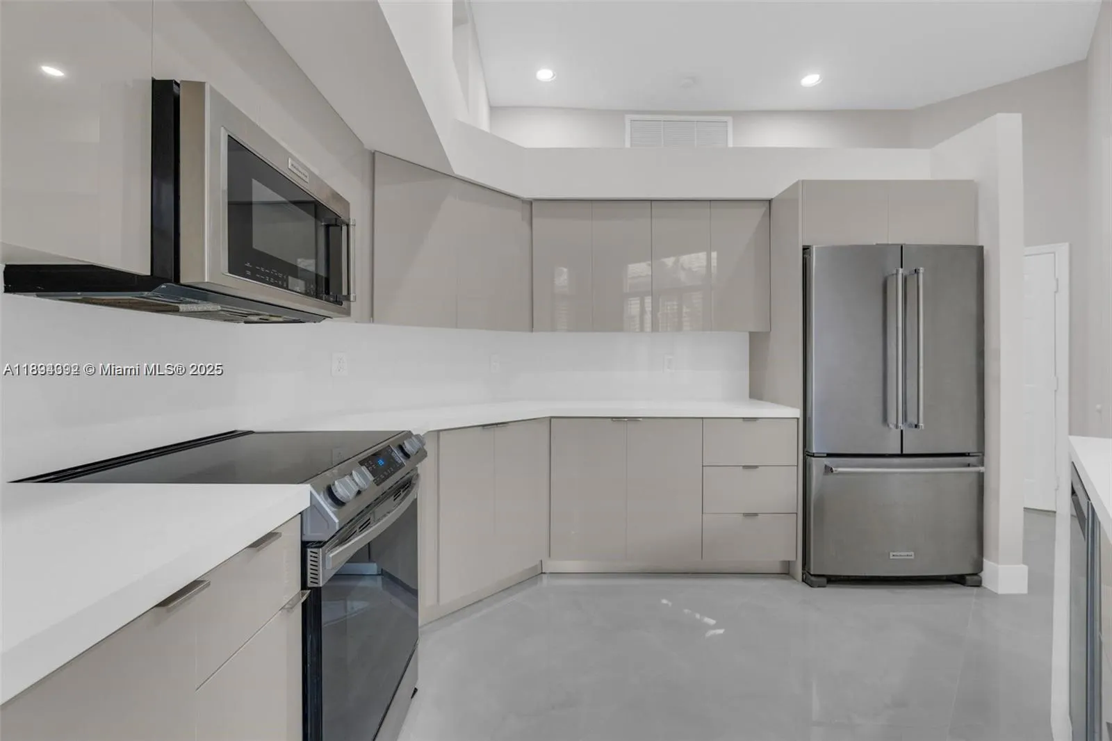 2553 Bay Pointe
