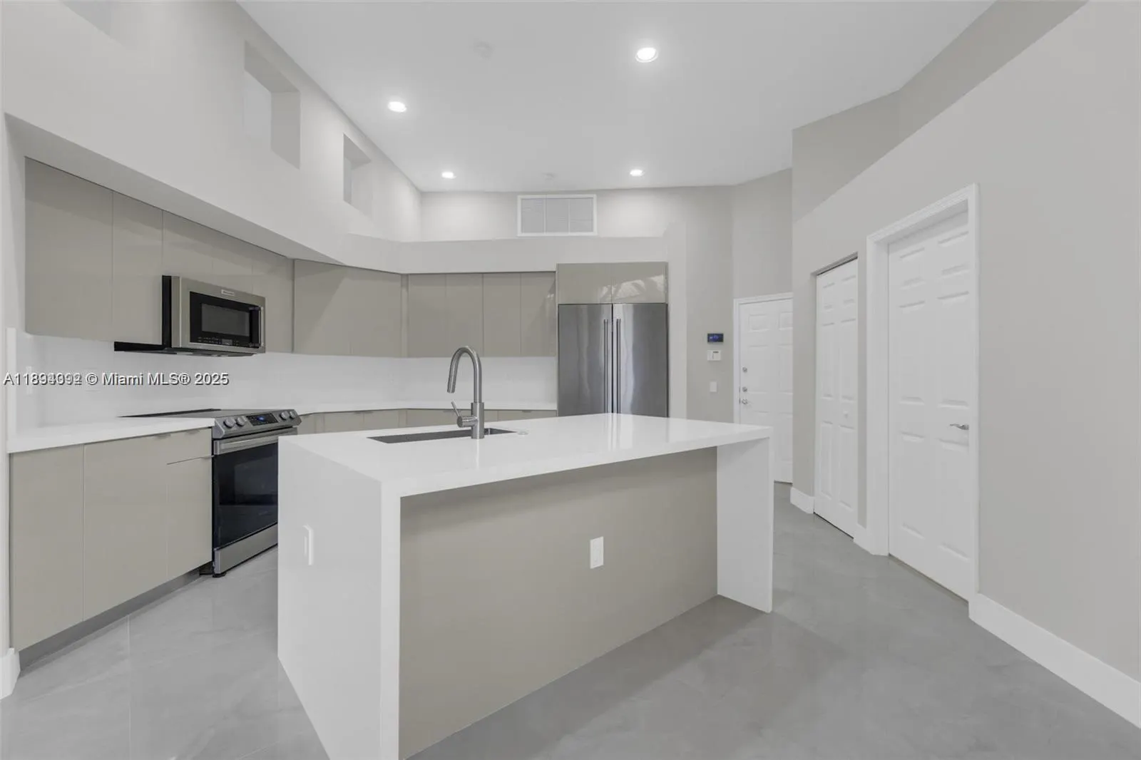 2553 Bay Pointe