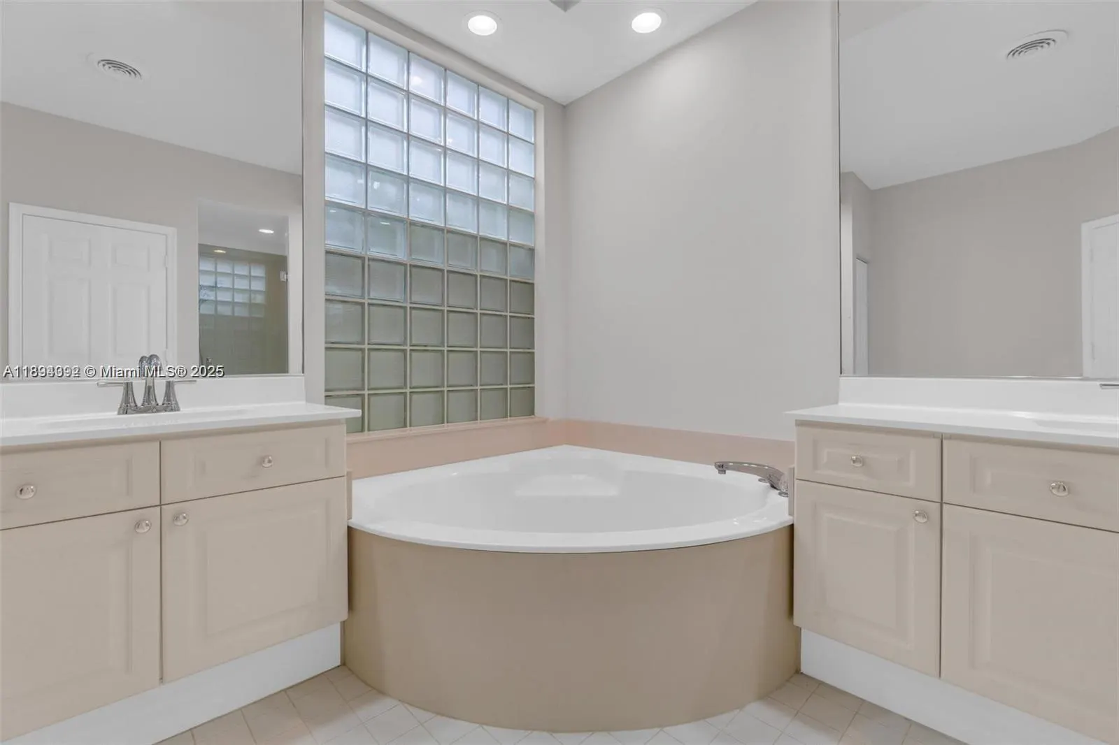2553 Bay Pointe